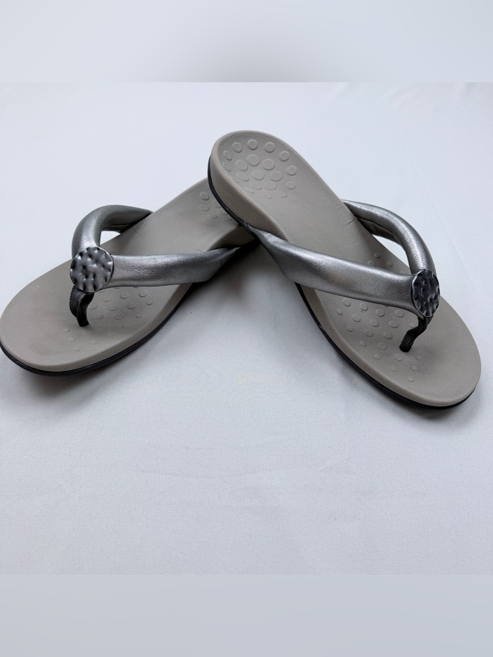 Vionic Luda Metallic Silver Thong Sandals